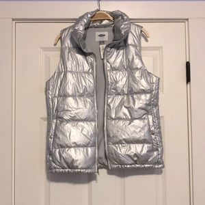 Old Navy silver puffer vest : size medium